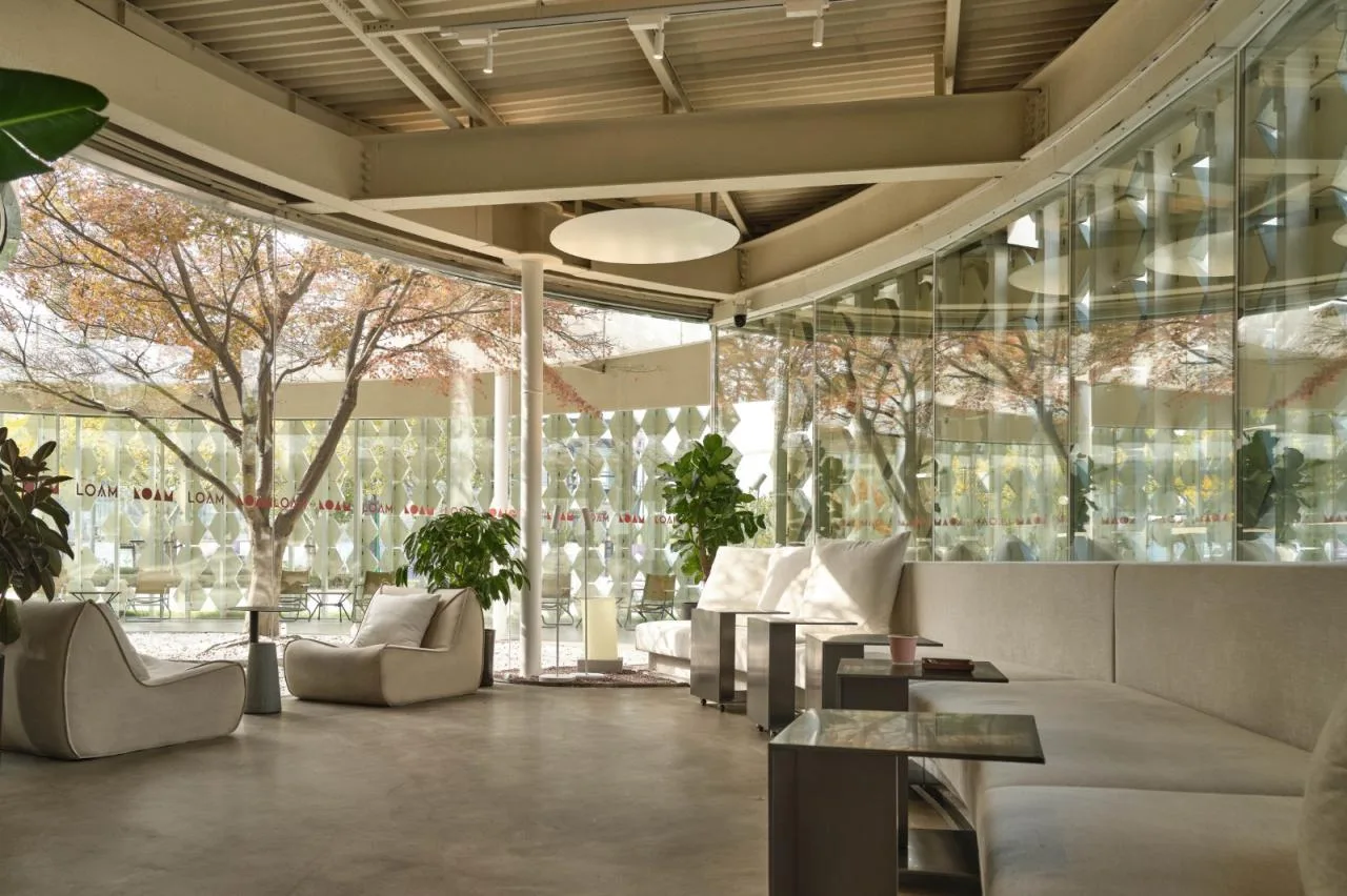 BIM Architecture | LOAM Porcelain House Coffee under the Green Maple Tree/Eight Wilderness Design