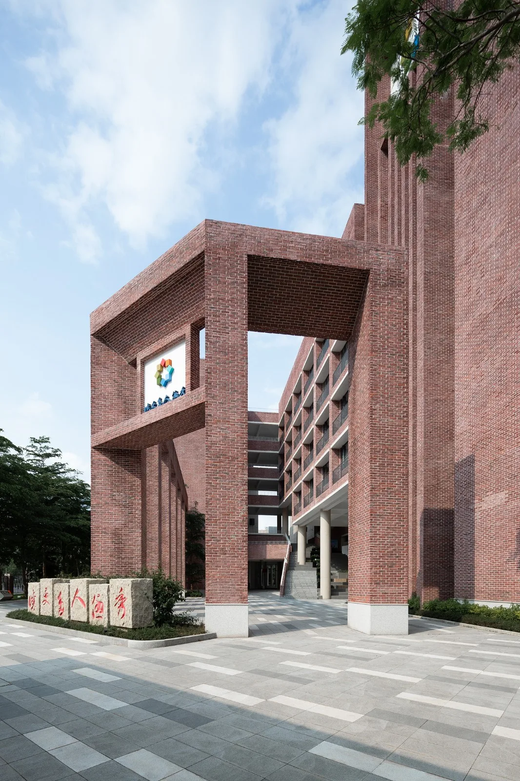 BIM Architecture | The Charm of Red Brick in Geometric Order: Huizhou Honghua School/Botao Design