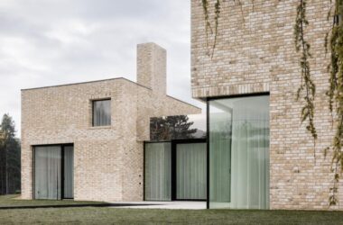 BIM Architecture: Independent Brick Residence at Záhorská Sady by ArchitekTI Mikulaj & Mikulajova-BIM WORLD