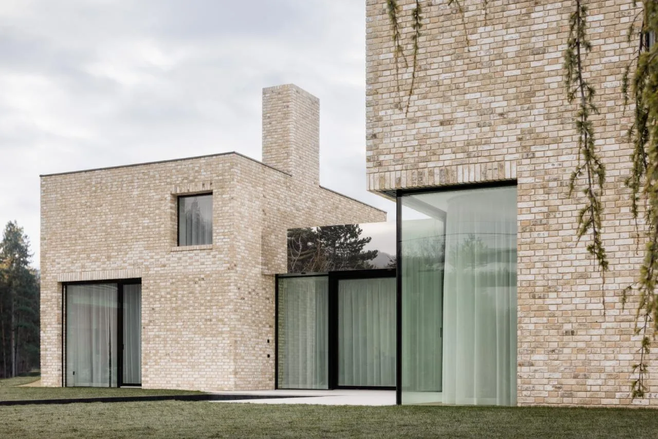 BIM Architecture | Independent Residence: Brick House Z á horsk é Sady/ArchitekTI mikulaj&  mikulajova