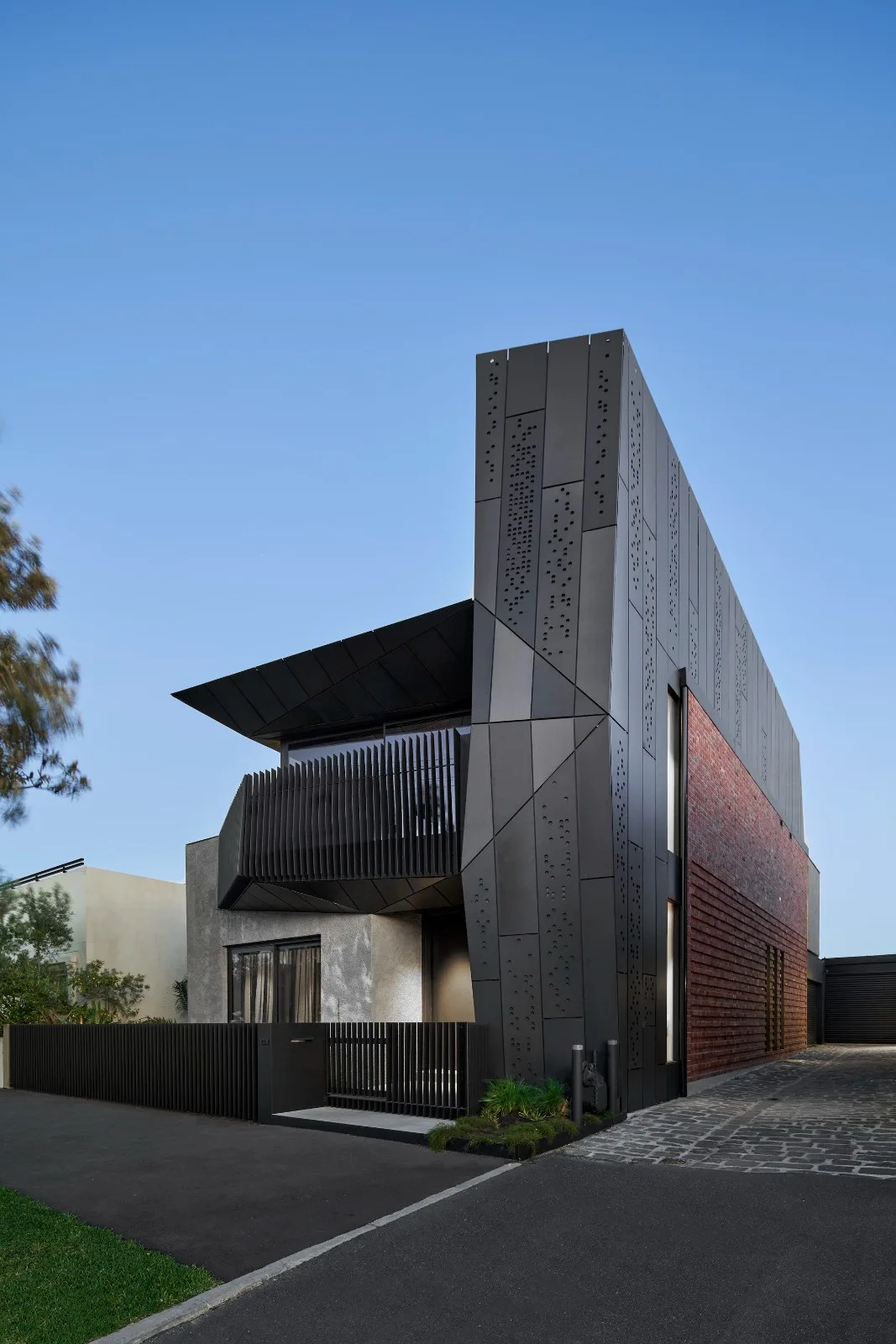 BIM Architecture | Dramatic Structure, Harold Residence/Coy Yiontis Architects