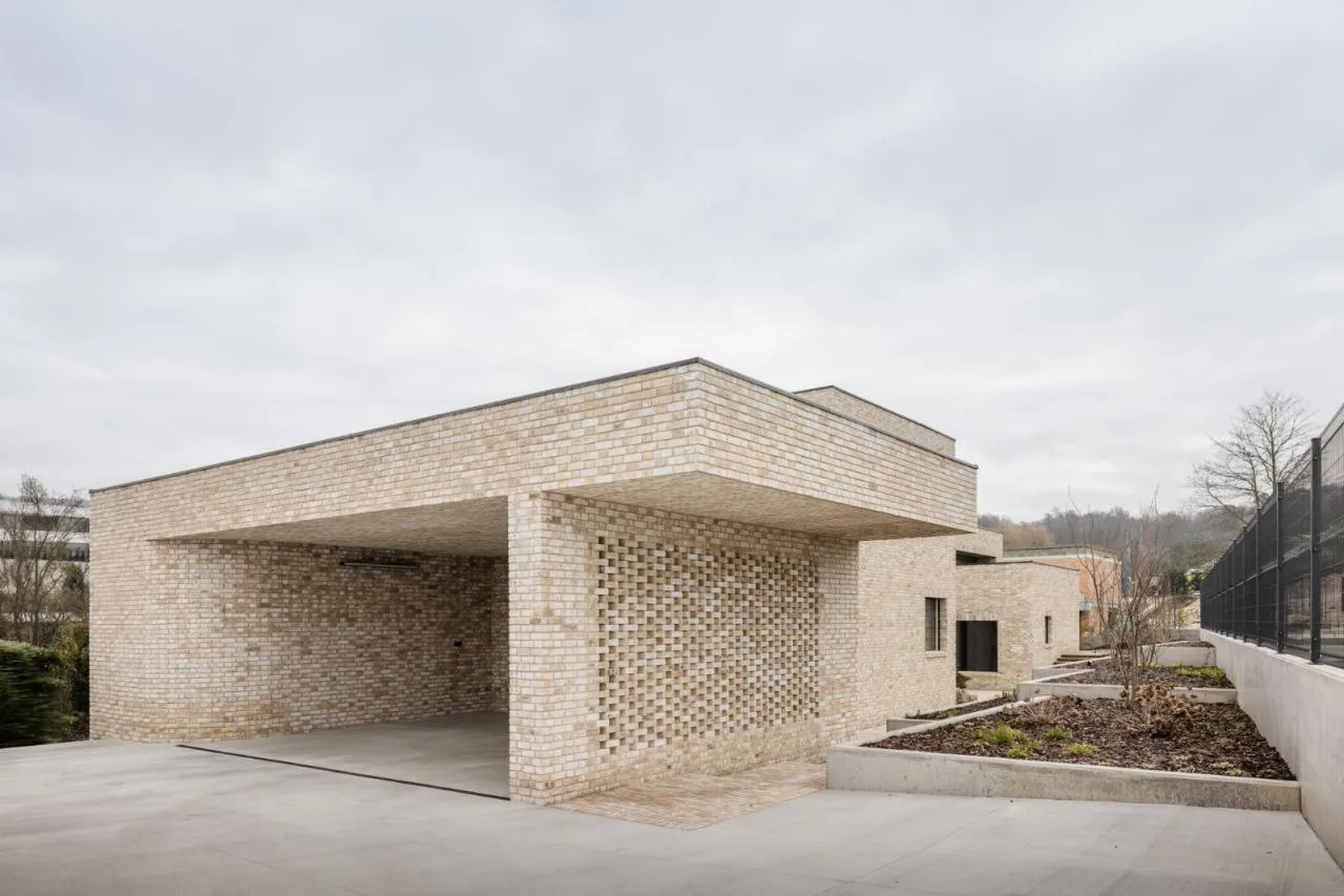 BIM Architecture | Independent Residence: Brick House Z á horsk é Sady/ArchitekTI mikulaj&  mikulajova