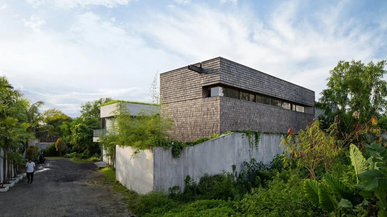 BIM architecture | connected by a cross corridor bridge, Tanatakah villa/asimapra