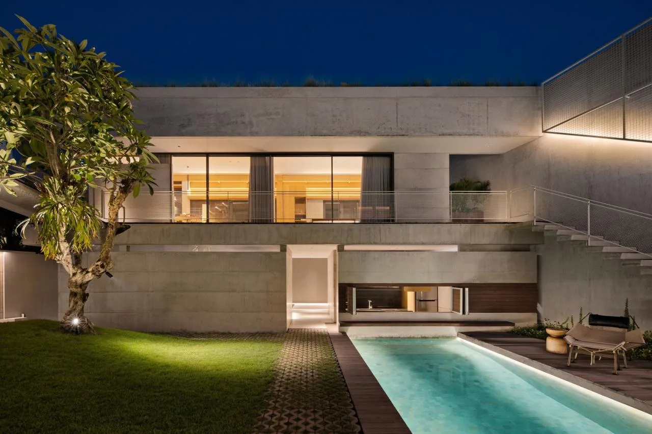 BIM architecture | connected by a cross corridor bridge, Tanatakah villa/asimapra