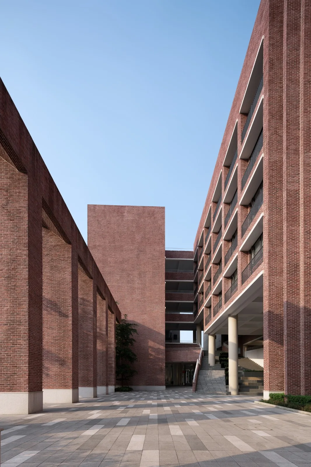 BIM Architecture | The Charm of Red Brick in Geometric Order: Huizhou Honghua School/Botao Design