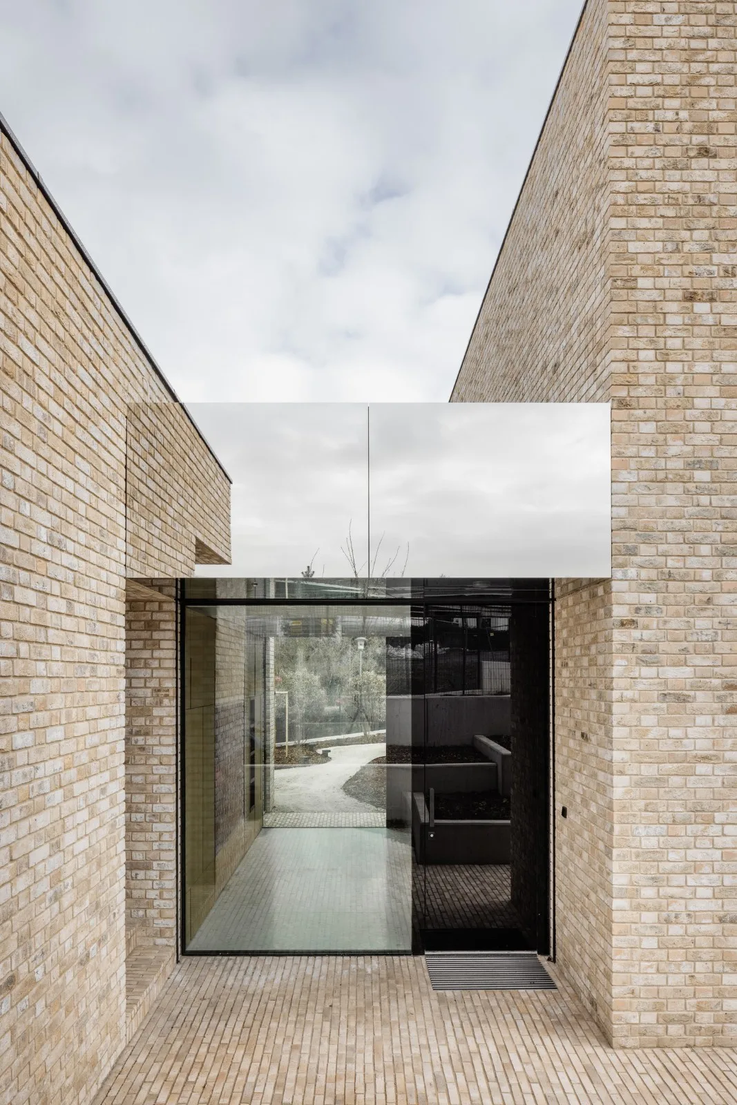 BIM Architecture | Independent Residence: Brick House Z á horsk é Sady/ArchitekTI mikulaj&  mikulajova