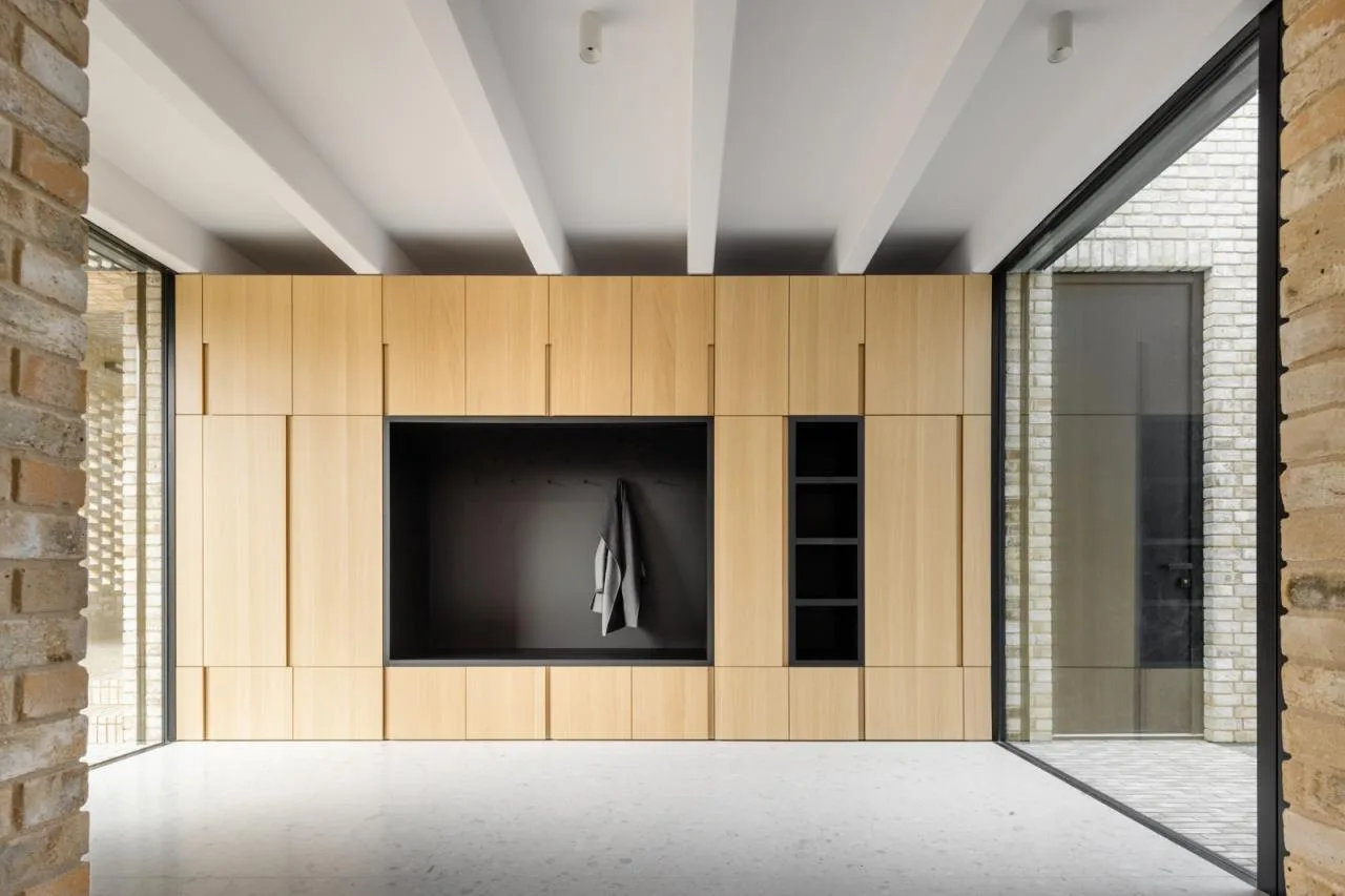 BIM Architecture | Independent Residence: Brick House Z á horsk é Sady/ArchitekTI mikulaj&  mikulajova