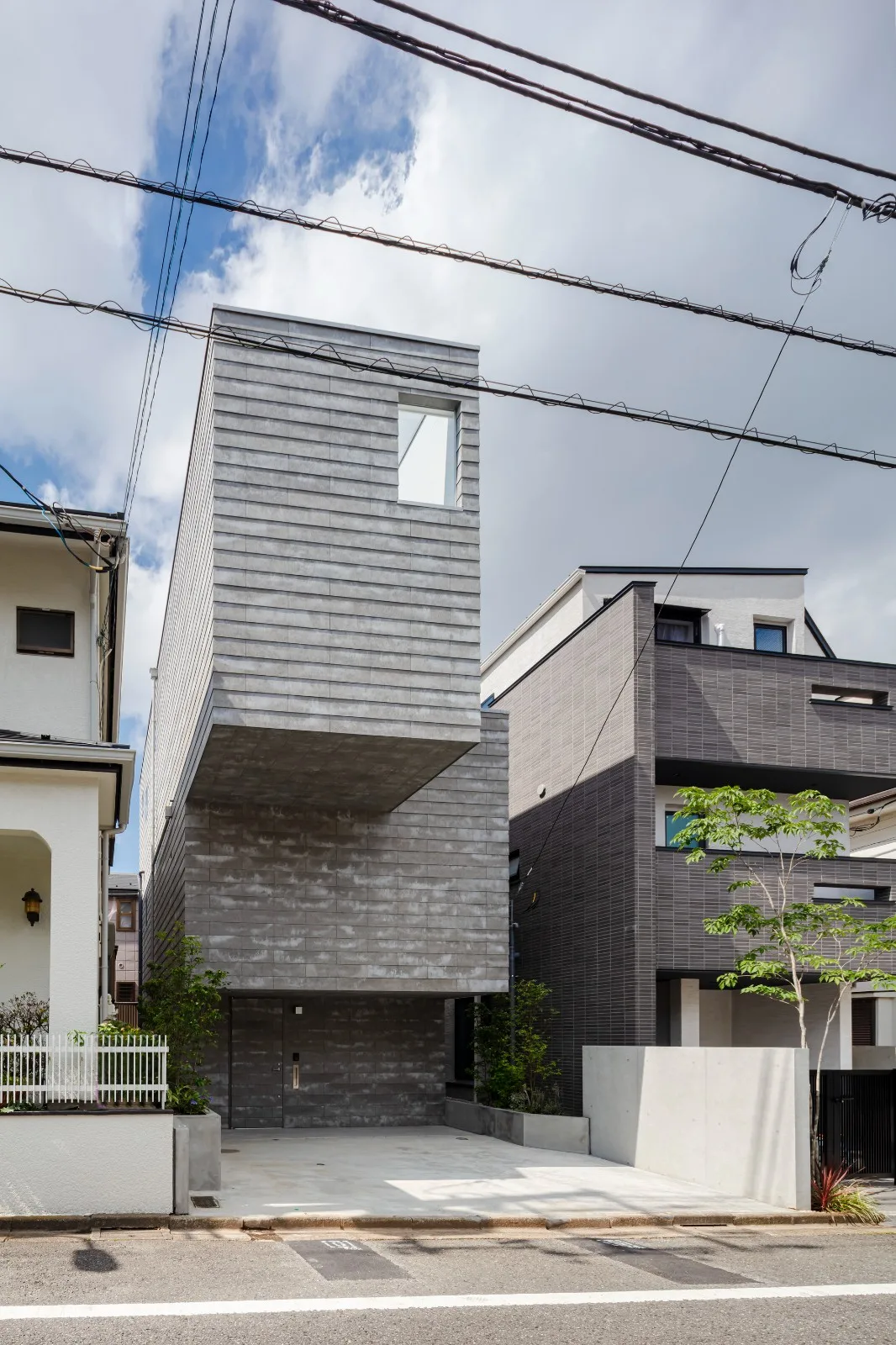 BIM architecture | staggered cantilever structure, Shimouma residential/I.R.A