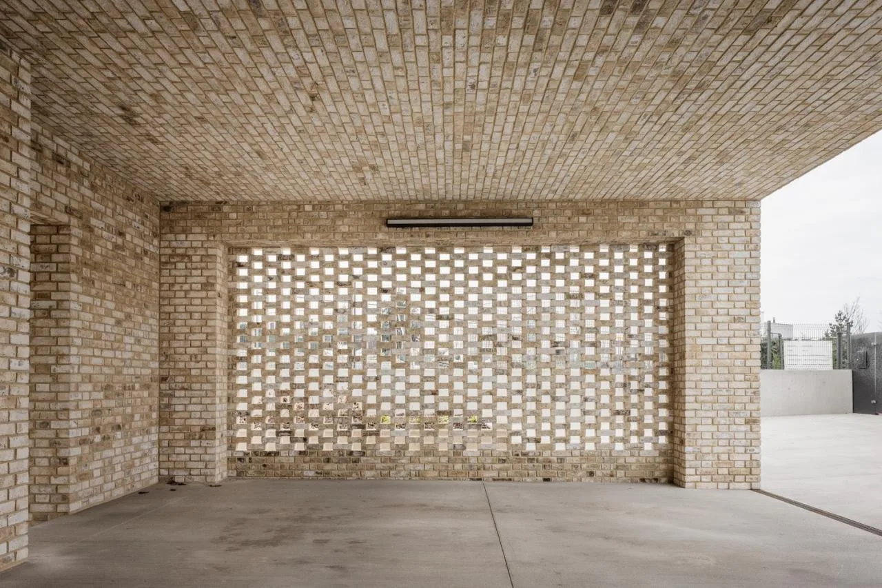 BIM Architecture | Independent Residence: Brick House Z á horsk é Sady/ArchitekTI mikulaj&  mikulajova
