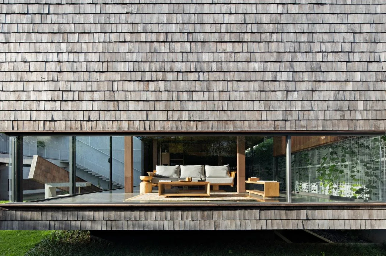 BIM architecture | connected by a cross corridor bridge, Tanatakah villa/asimapra