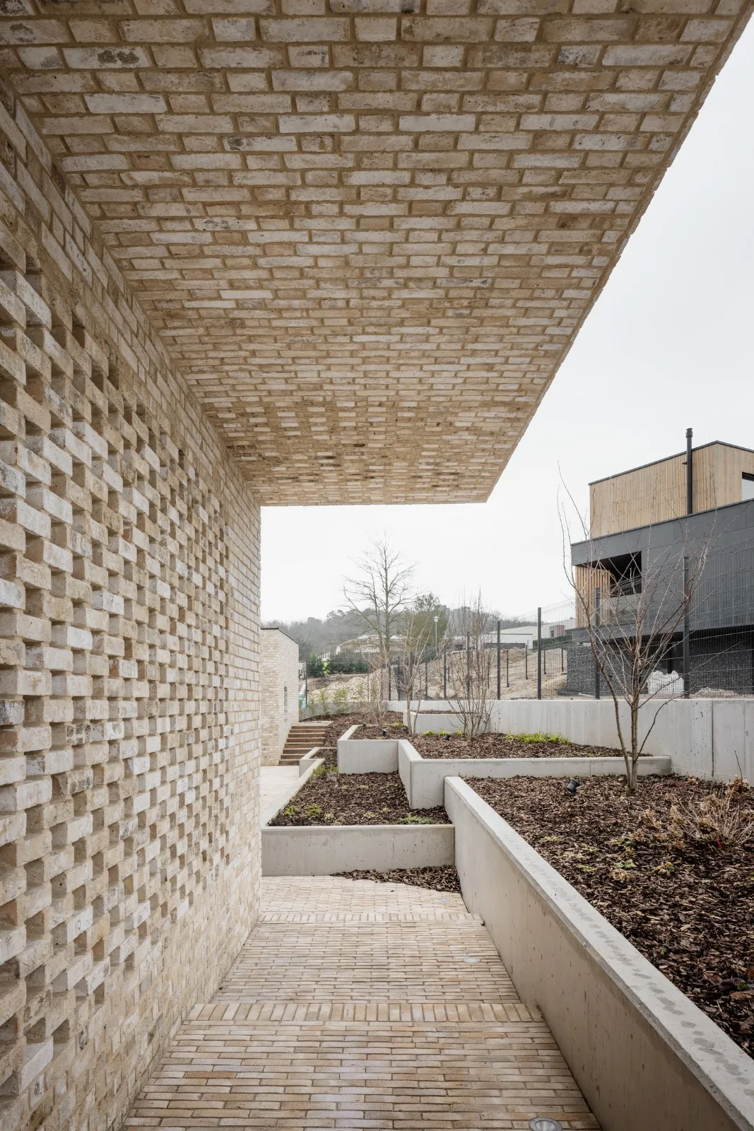 BIM Architecture | Independent Residence: Brick House Z á horsk é Sady/ArchitekTI mikulaj&  mikulajova