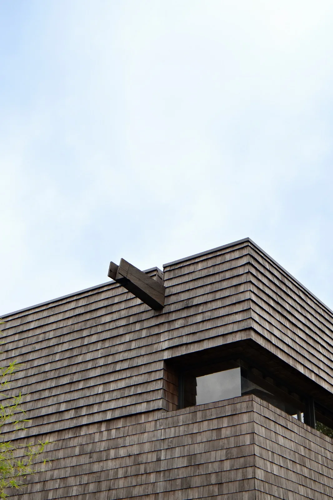 BIM architecture | connected by a cross corridor bridge, Tanatakah villa/asimapra