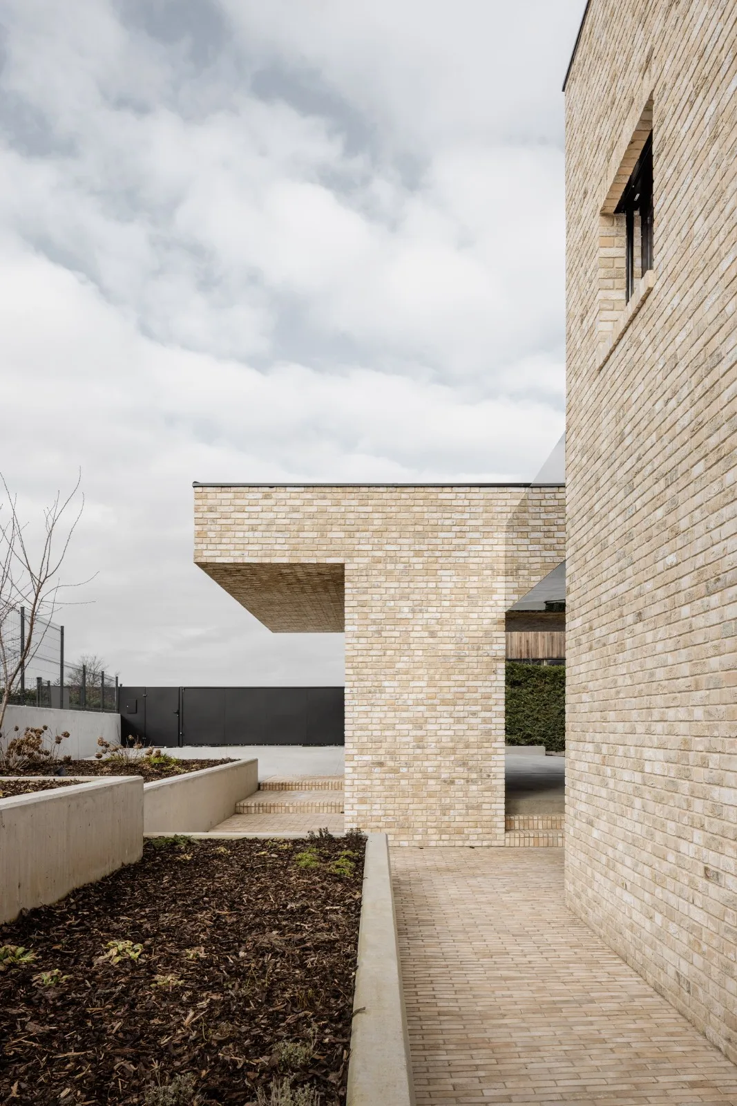 BIM Architecture | Independent Residence: Brick House Z á horsk é Sady/ArchitekTI mikulaj&  mikulajova