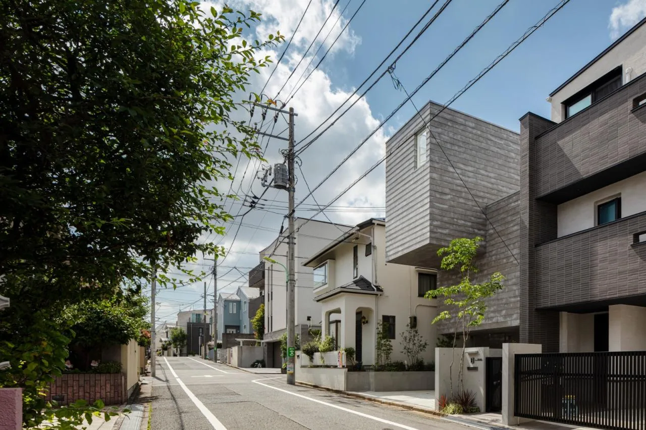 BIM architecture | staggered cantilever structure, Shimouma residential/I.R.A