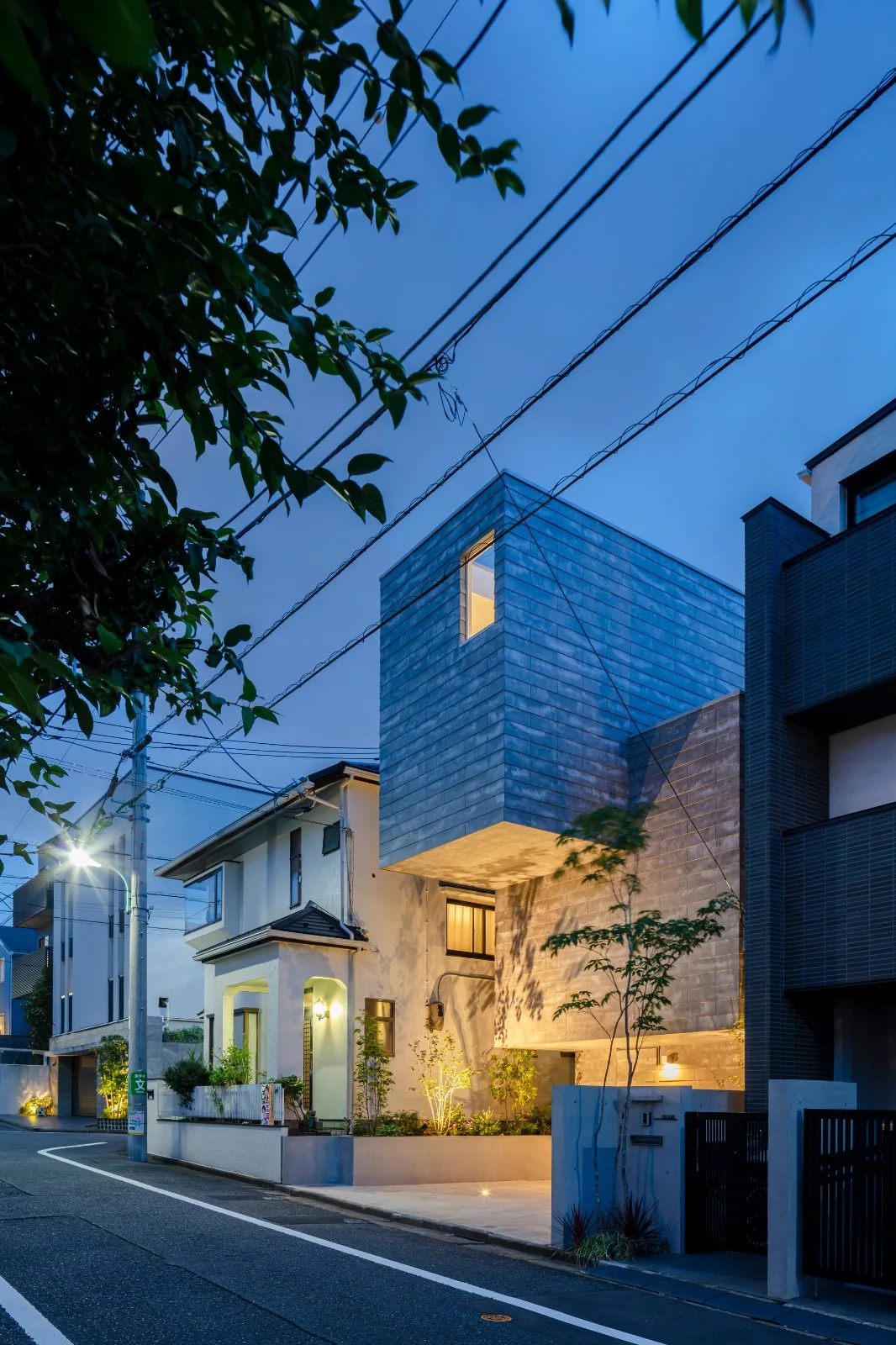 BIM architecture | staggered cantilever structure, Shimouma residential/I.R.A
