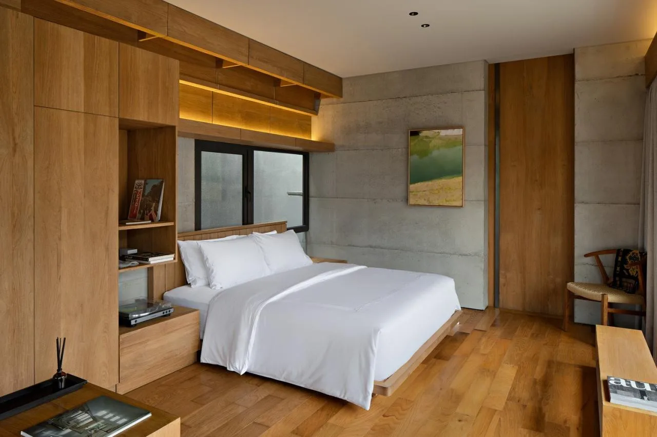 BIM architecture | connected by a cross corridor bridge, Tanatakah villa/asimapra