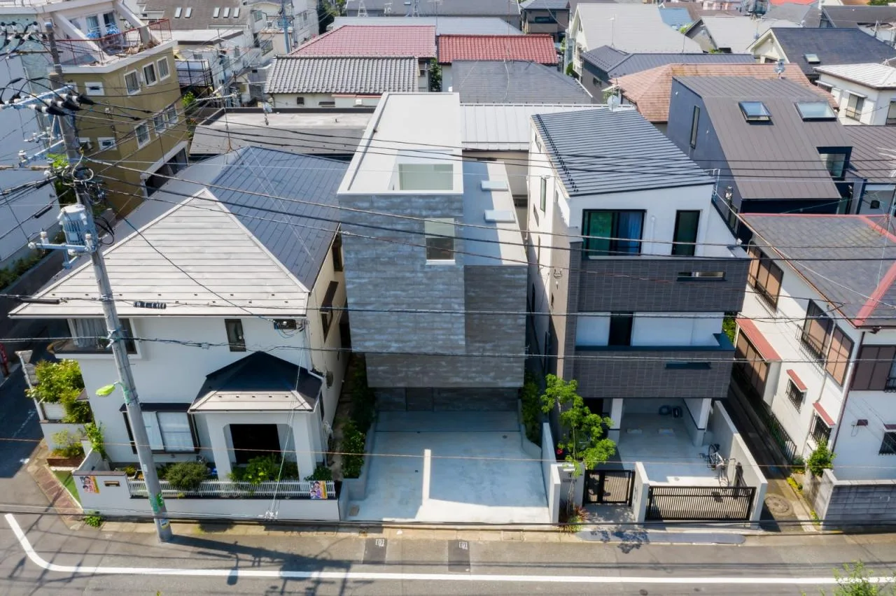 BIM architecture | staggered cantilever structure, Shimouma residential/I.R.A