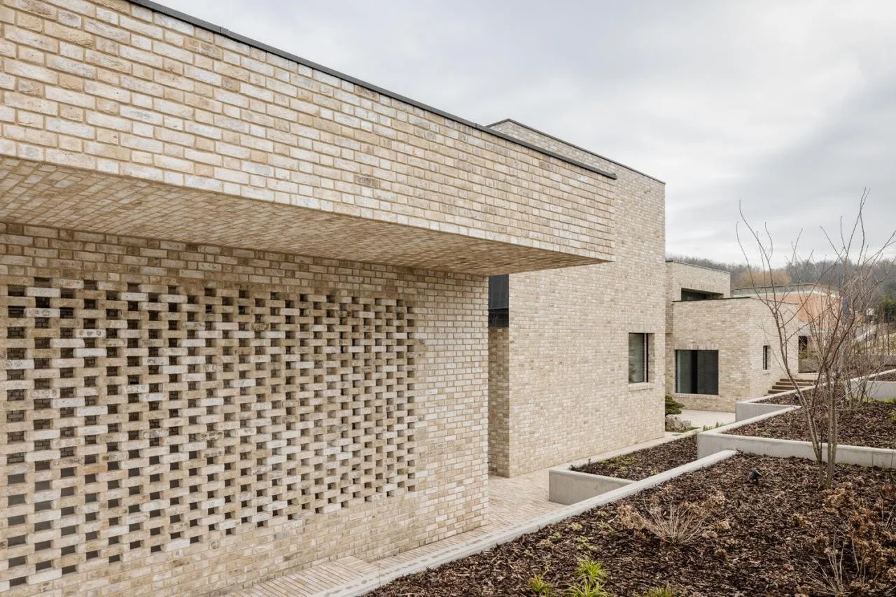 BIM Architecture | Independent Residence: Brick House Z á horsk é Sady/ArchitekTI mikulaj&  mikulajova
