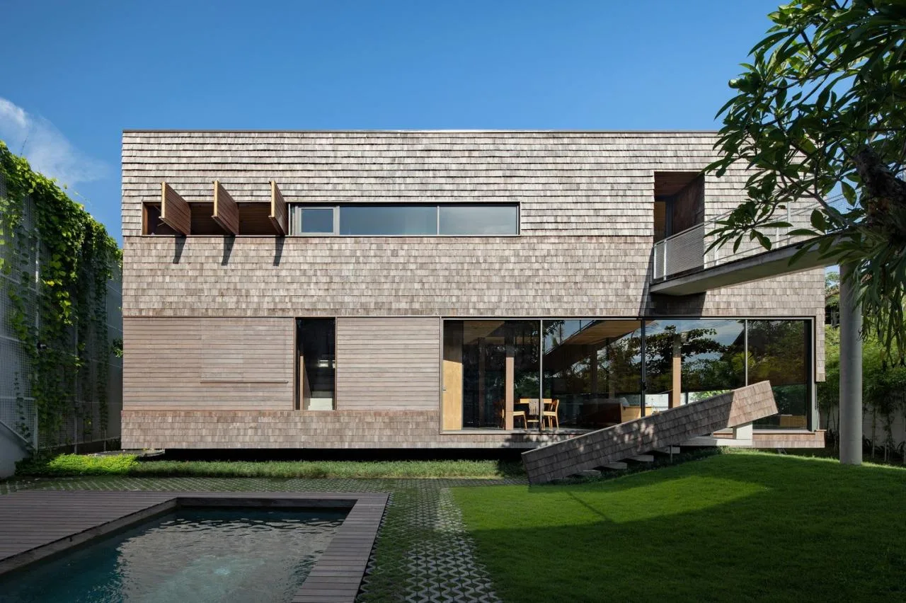 BIM architecture | connected by a cross corridor bridge, Tanatakah villa/asimapra