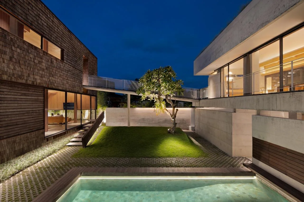 BIM architecture | connected by a cross corridor bridge, Tanatakah villa/asimapra