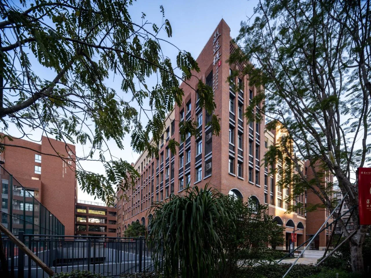 BIM Architecture | Shenzhen Middle School Junior High School/Huayi Design
