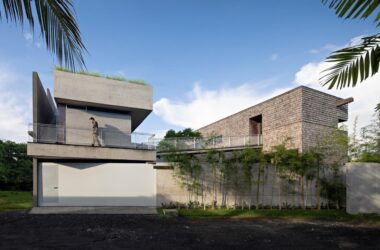 Tanatakah Villa by Asimapra: A BIM-Designed Home Linked by a Cross-Corridor Bridge-BIM WORLD
