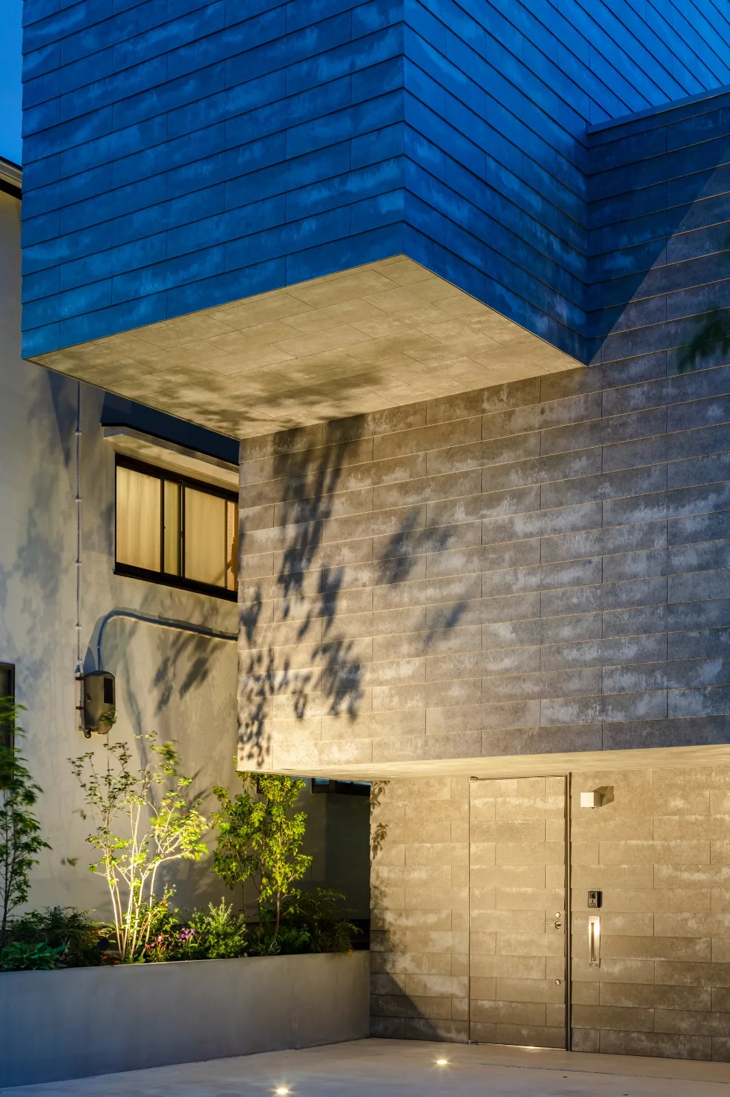 BIM architecture | staggered cantilever structure, Shimouma residential/I.R.A