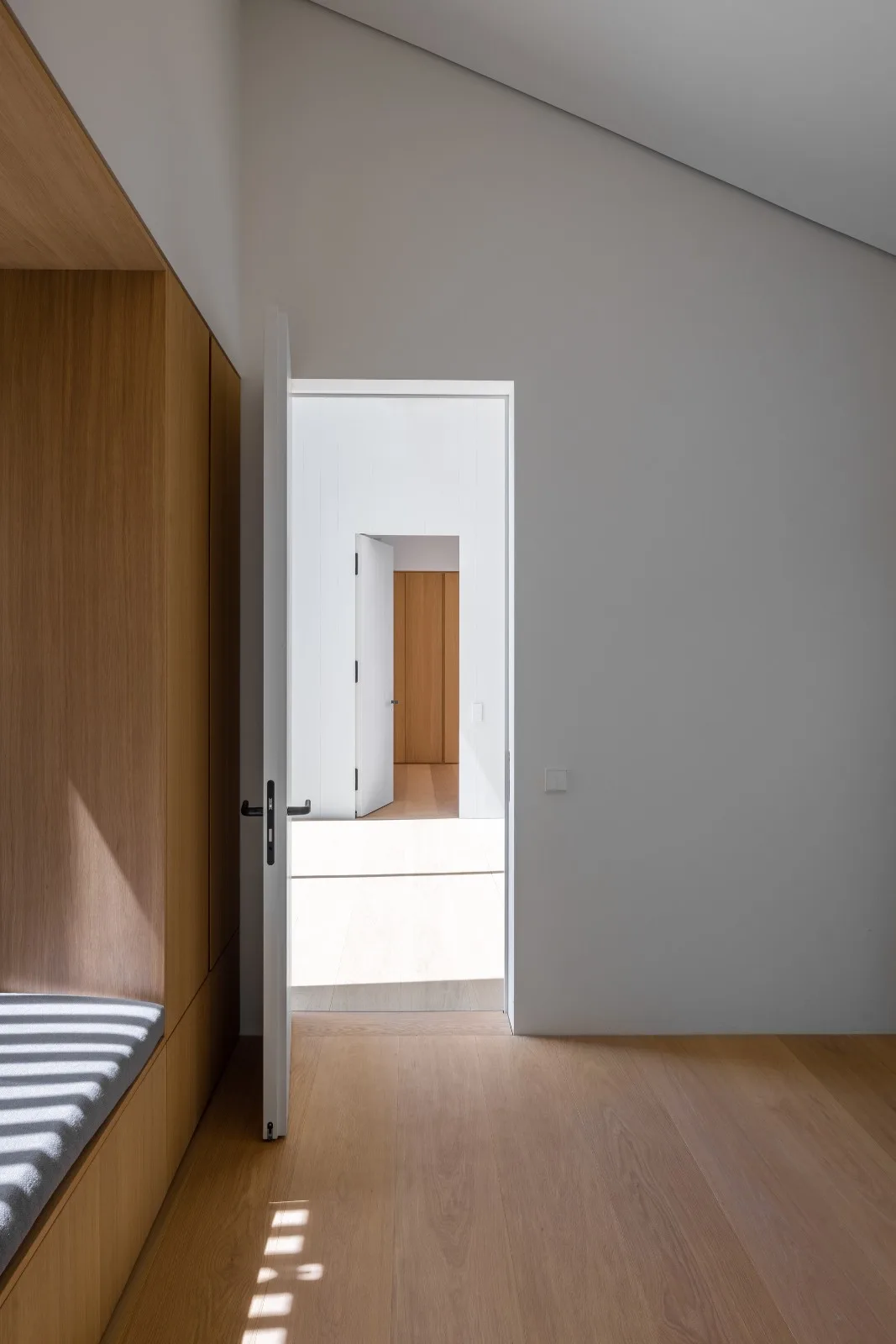 BIM architecture | Wooden cube, lakeside wooden house/Appels Architekten