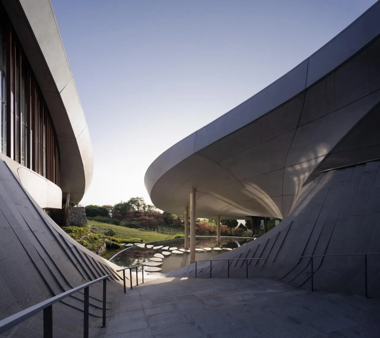 BIM Architecture | Longquan Mountain Mirror High Altitude Platform/BUZZ Architecture Firm