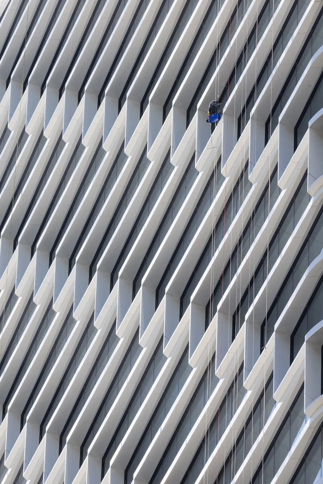 BIM architecture | First tower renovation in Quay Quarter, 'grafting' new floor slabs/3XN