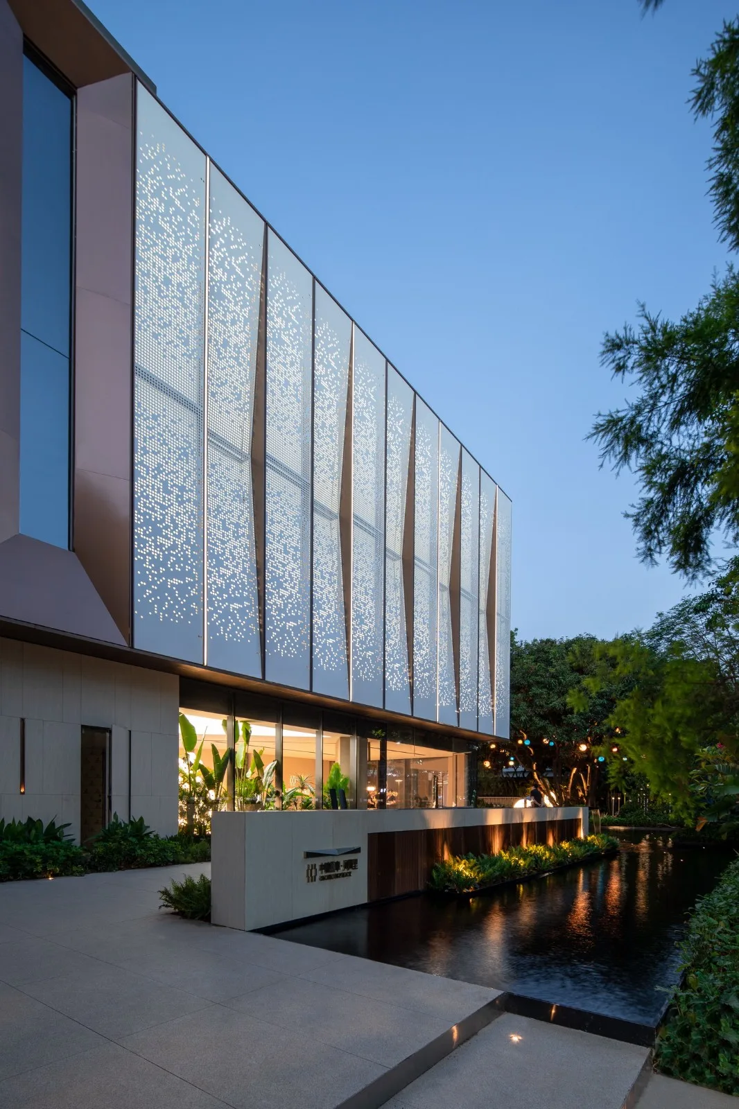 BIM Architecture | Green Forest Secret Realm: Shenzhen COFCO Yuezhang Fenghuangli Exhibition Center/Botao Design