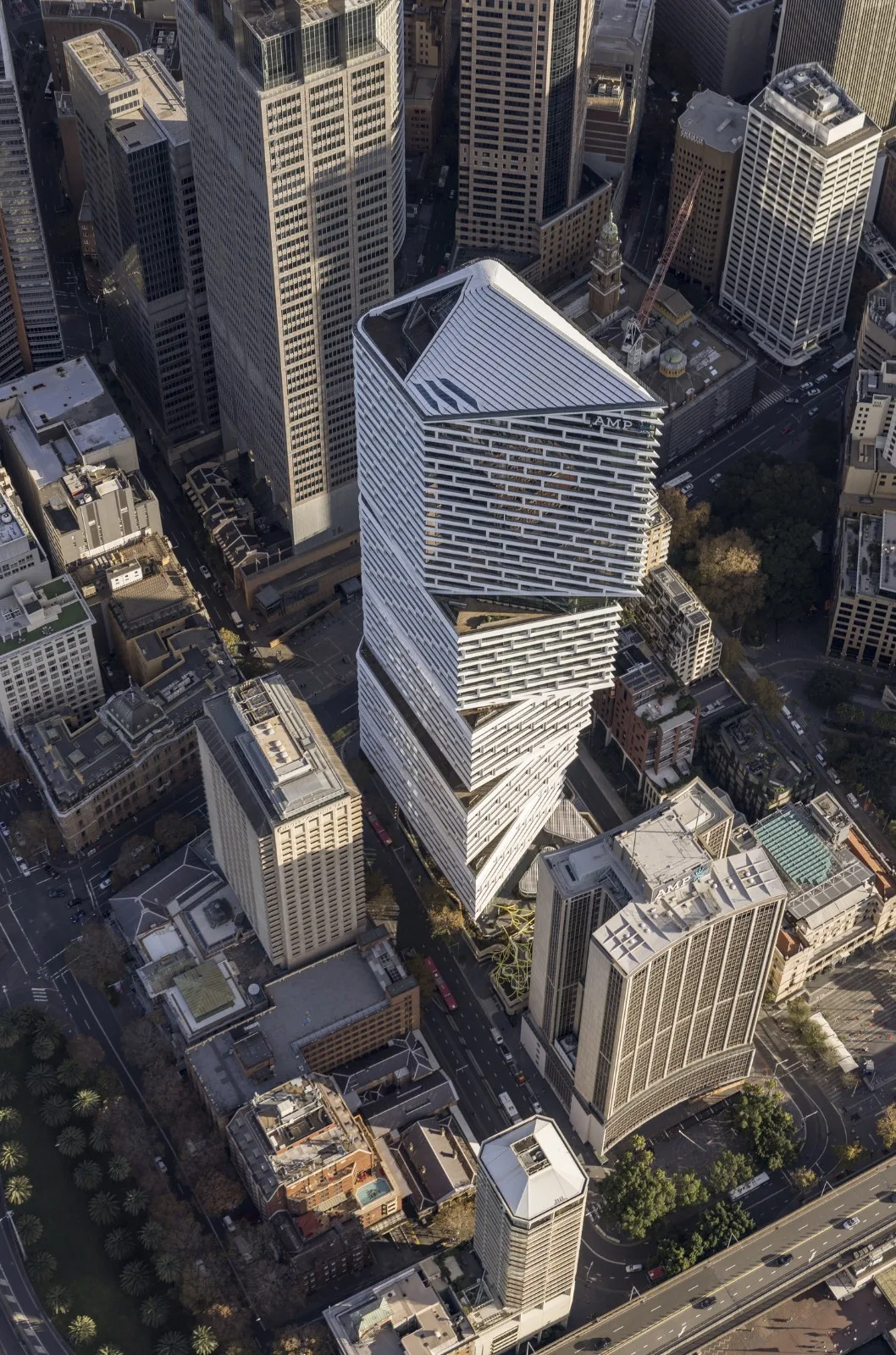 BIM architecture | First tower renovation in Quay Quarter, 'grafting' new floor slabs/3XN