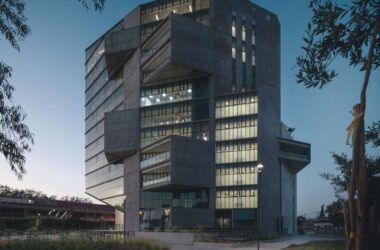 BIM Architecture: Staircase Walk at the University of San Diego's School of Business and Economics by FAE/Marsino Arquitectura-BIM WORLD
