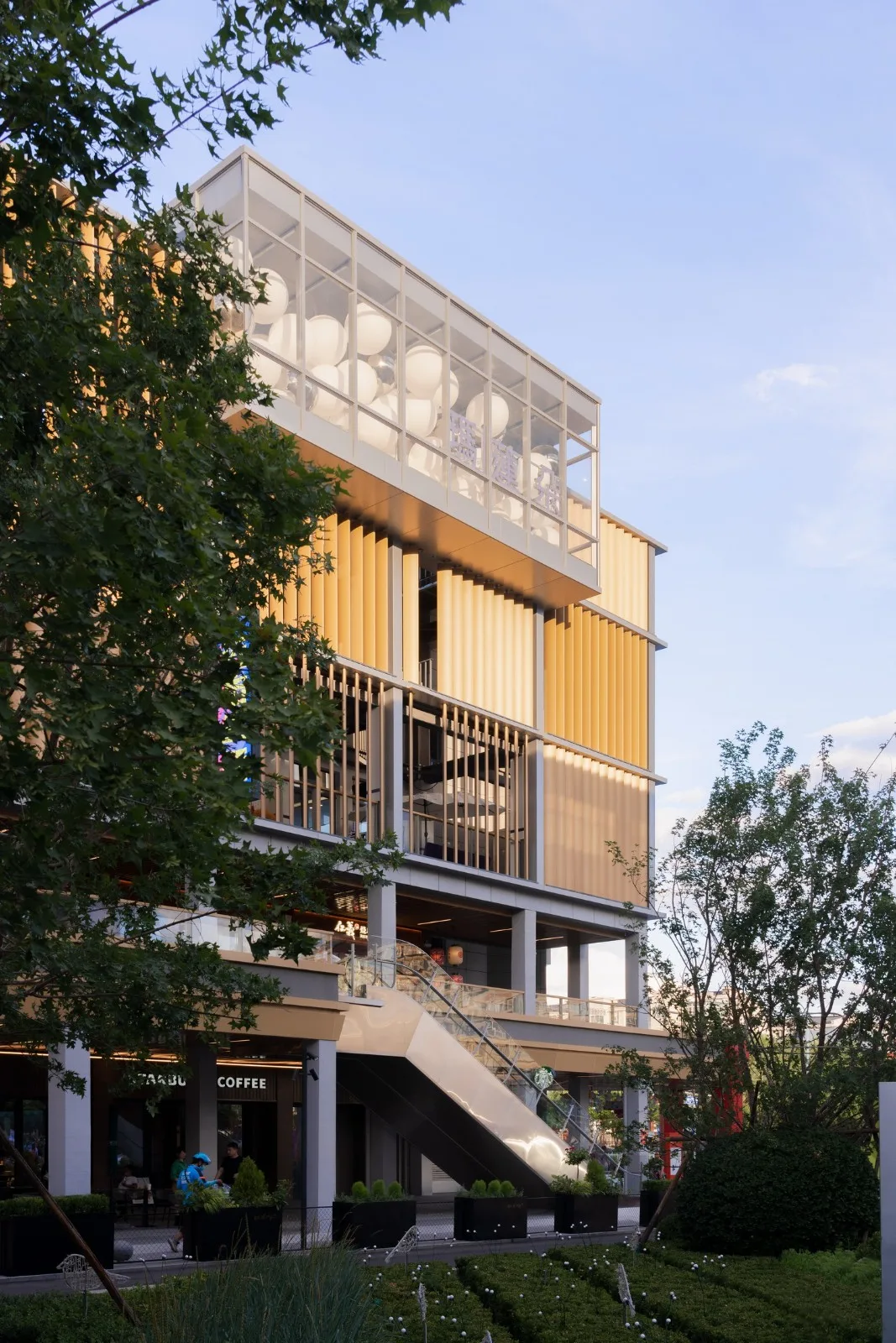BIM Architecture | 'Sky Streets and Alleys' Awakens Beijing's' Sleeping City', First Long Street Urban Renewal/ZEN Iconic Design