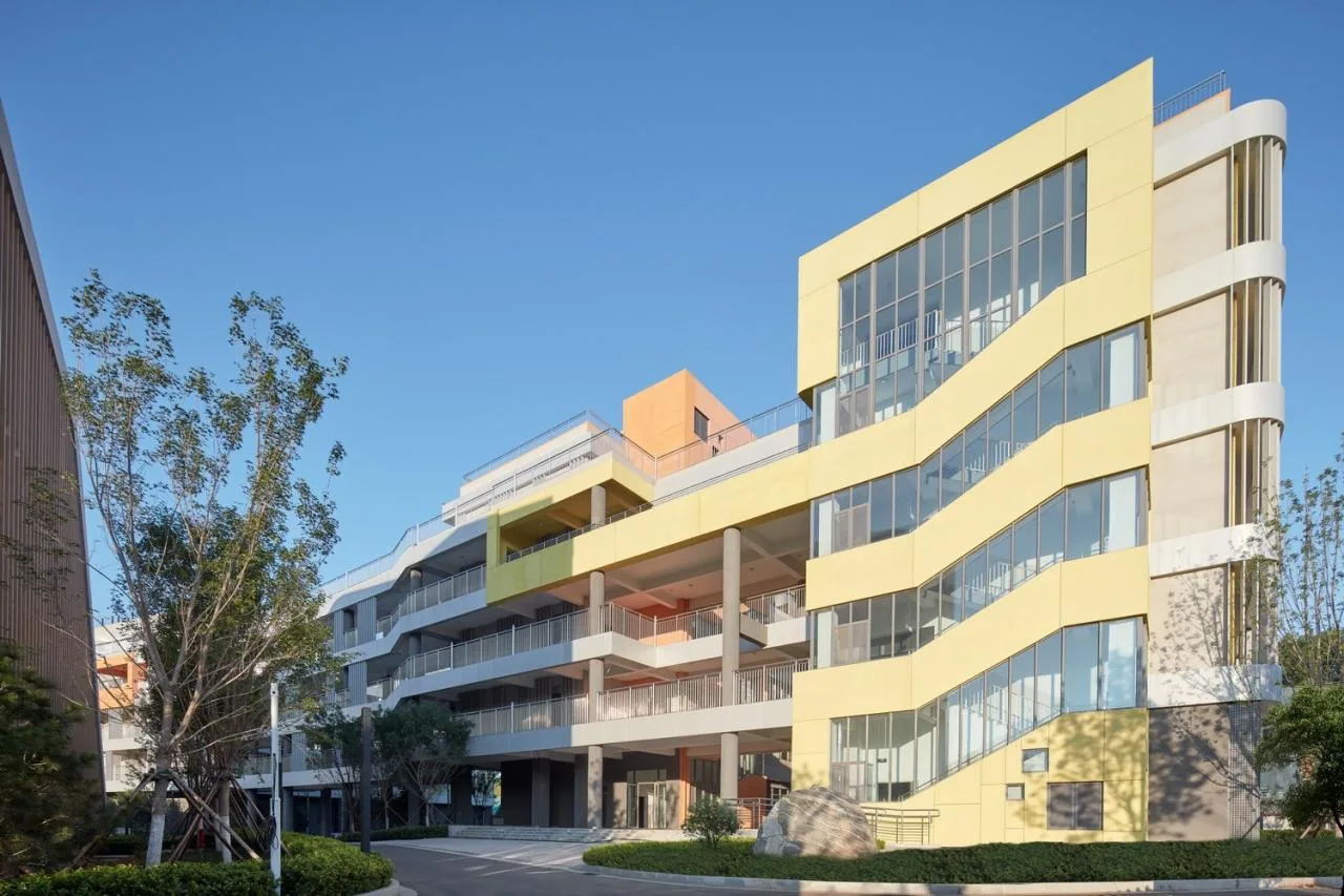 BIM Architecture | A Free and Ideal 'Garden Castle': Jinan Beikang Junior High School Education Architecture Complex/UA You'an Design