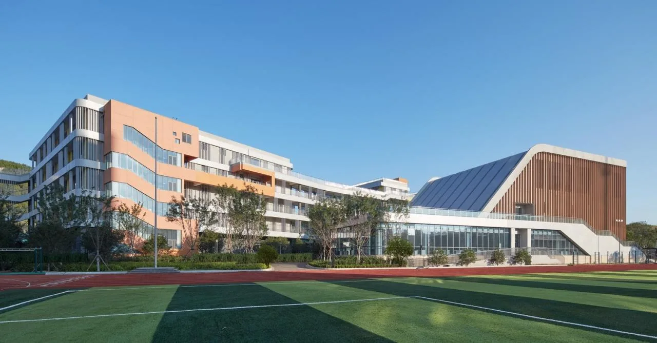 BIM Architecture | A Free and Ideal 'Garden Castle': Jinan Beikang Junior High School Education Architecture Complex/UA You'an Design