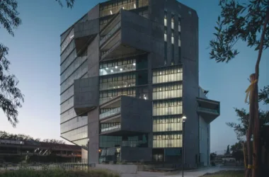 BIM Architecture: Staircase Walk at the University of San Diego's School of Business and Economics by FAE/Marsino Arquitectura-BIM WORLD
