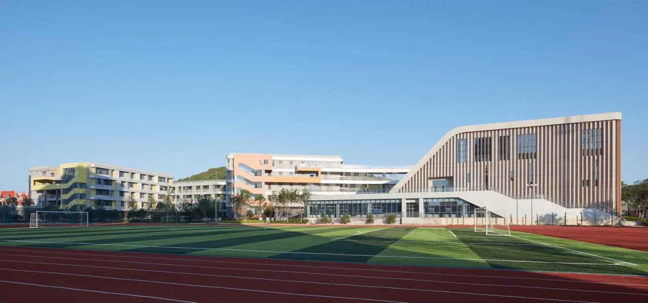 BIM Architecture | A Free and Ideal 'Garden Castle': Jinan Beikang Junior High School Education Architecture Complex/UA You'an Design
