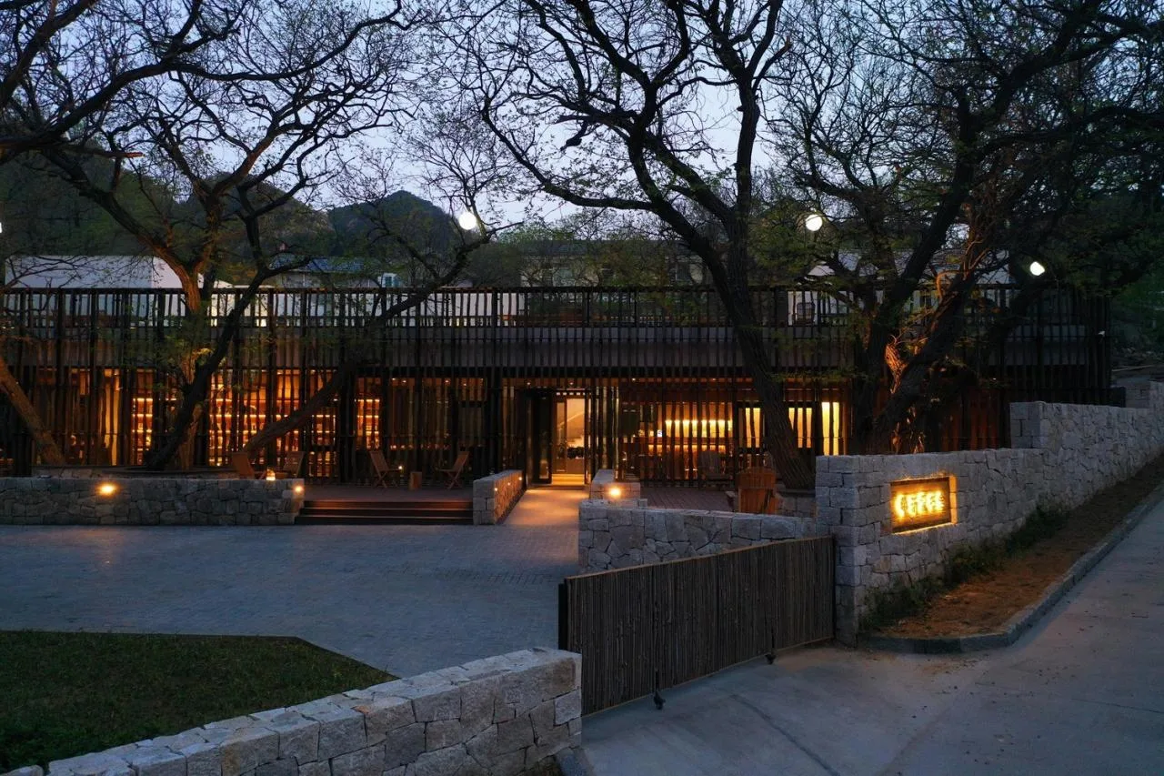 BIM Architecture | Yimeng Book House Homestay: Natural Reconstruction and Symbiosis under Chestnut Grove/Grey Space Architecture Firm