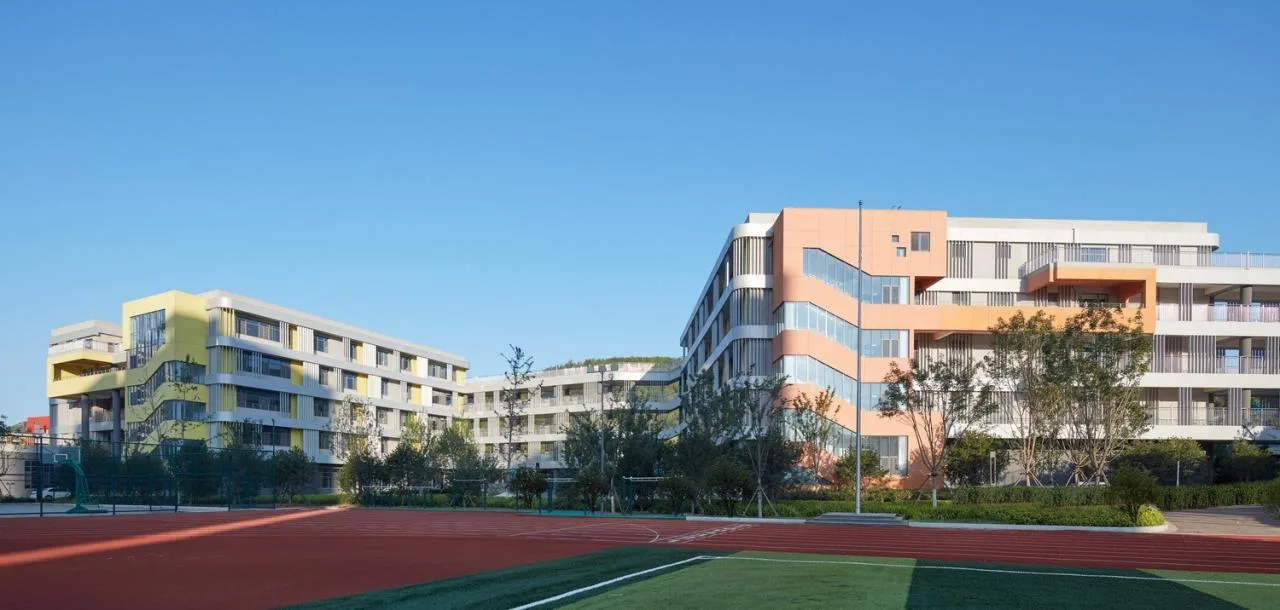 BIM Architecture | A Free and Ideal 'Garden Castle': Jinan Beikang Junior High School Education Architecture Complex/UA You'an Design