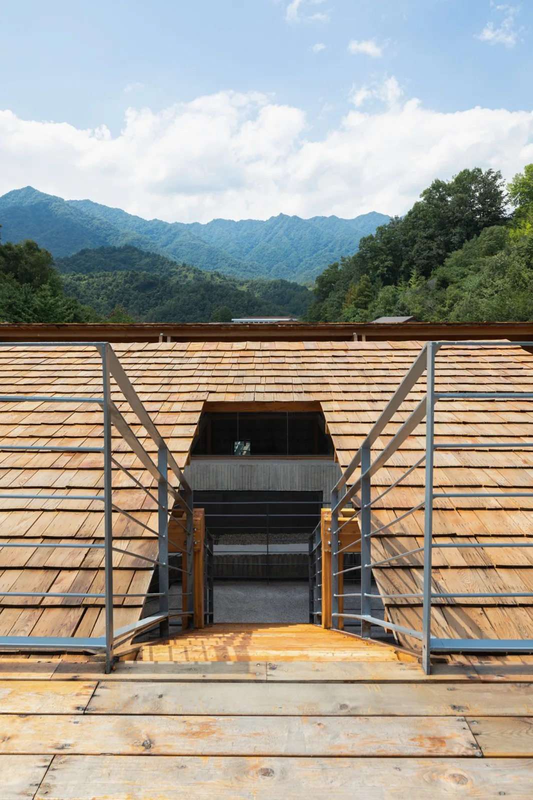 BIM Architecture | Liuba Wayaogou Multi functional Service Center/Jianlin Architectural Design Firm