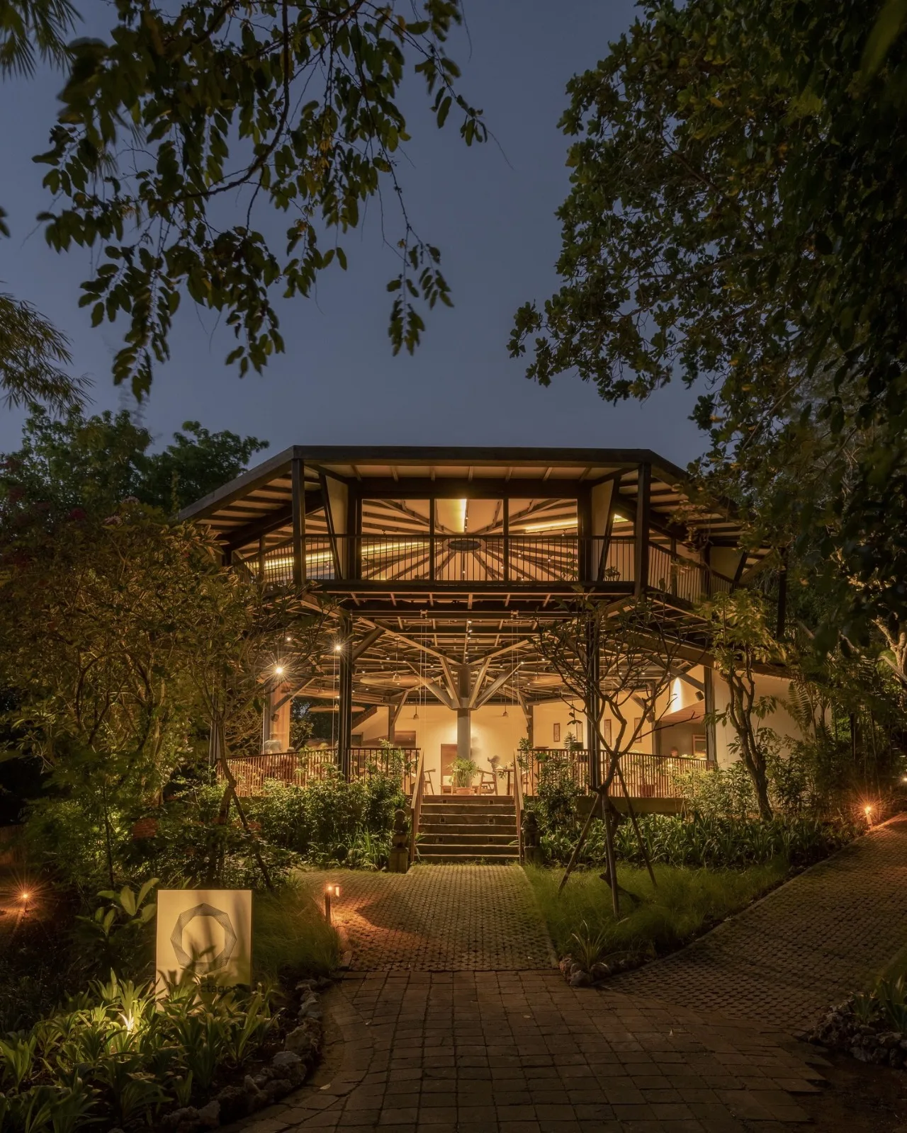 BIM Architecture | Octagonal Restaurant and Work Area/Stilt Studios