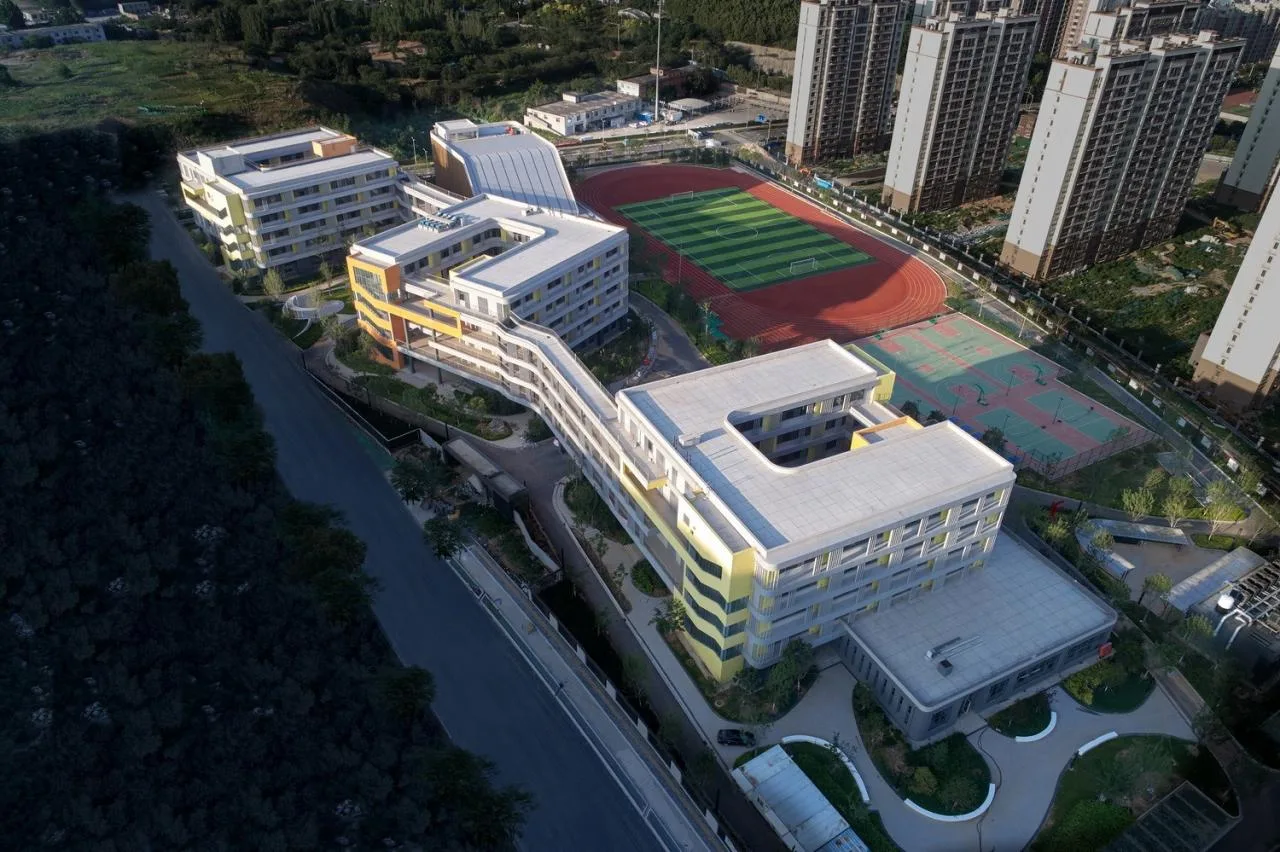 BIM Architecture | A Free and Ideal 'Garden Castle': Jinan Beikang Junior High School Education Architecture Complex/UA You'an Design