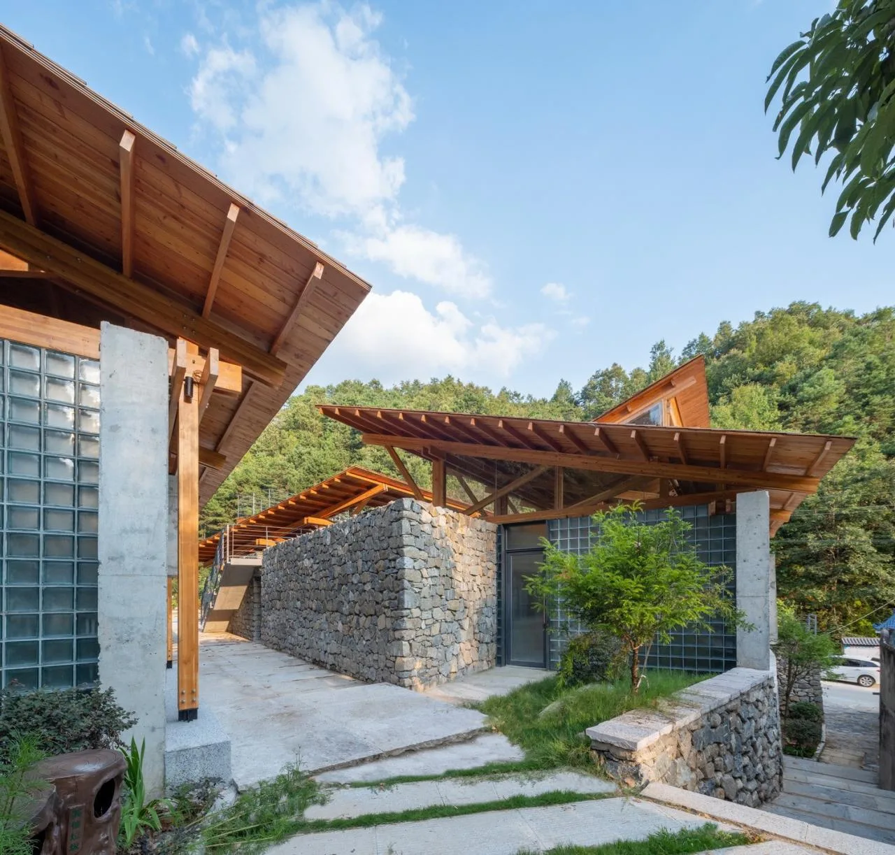 BIM Architecture | Liuba Wayaogou Multi functional Service Center/Jianlin Architectural Design Firm