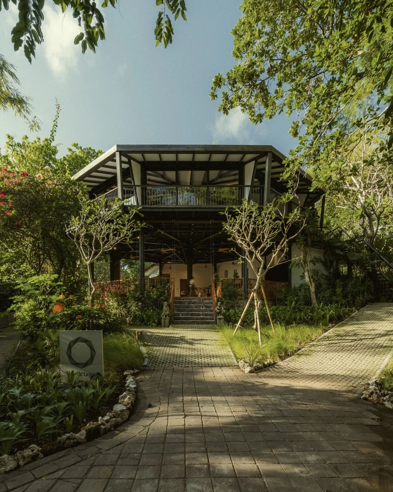 BIM Architecture | Octagonal Restaurant and Work Area/Stilt Studios