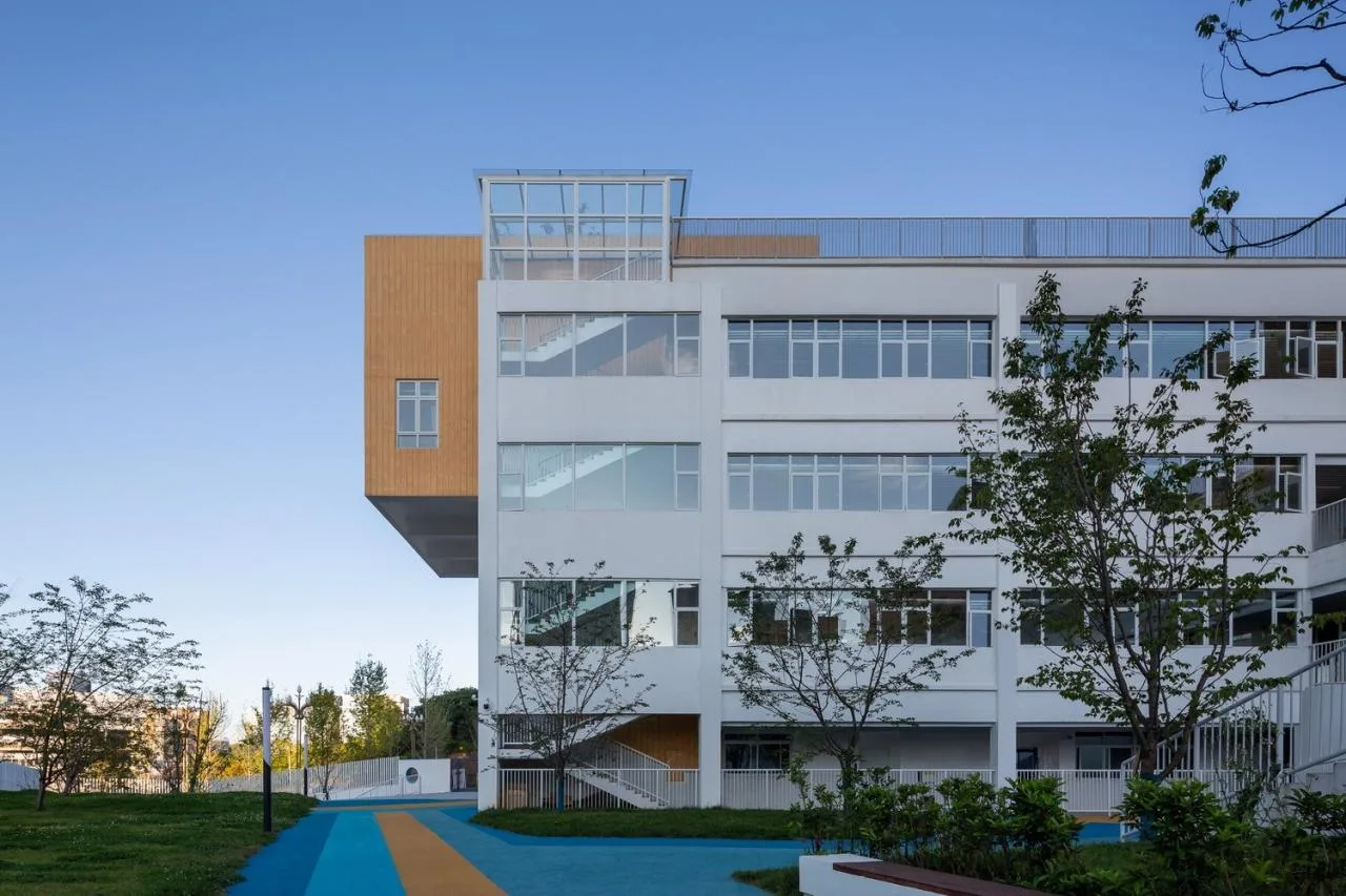 BIM Architecture | Hill Garden Tour: Guiyang Guanshanhu District Sixth Kindergarten Second Branch/Baitao Architecture