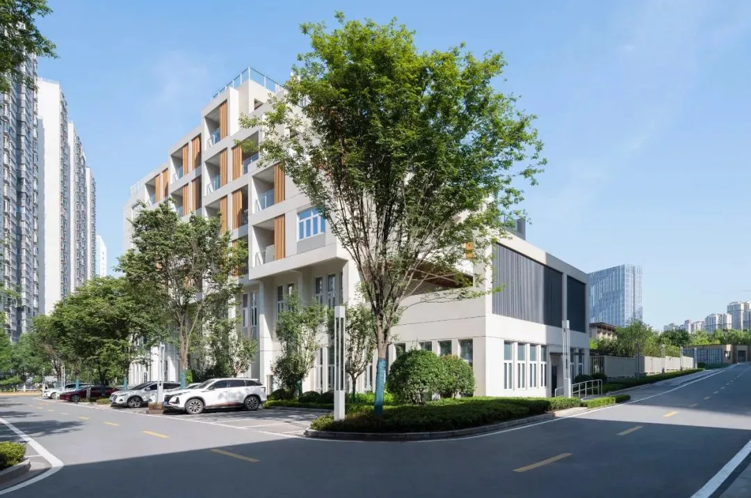 BIM Architecture | Interaction between Multi story Elderly Care Centers and External Environment - Boyuan Elderly Care Center/UUA