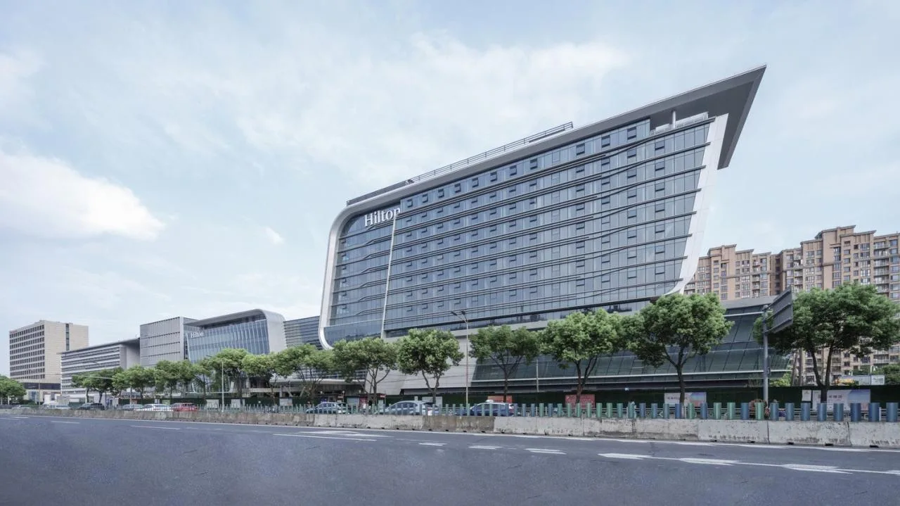 Facade resembling eagle wings