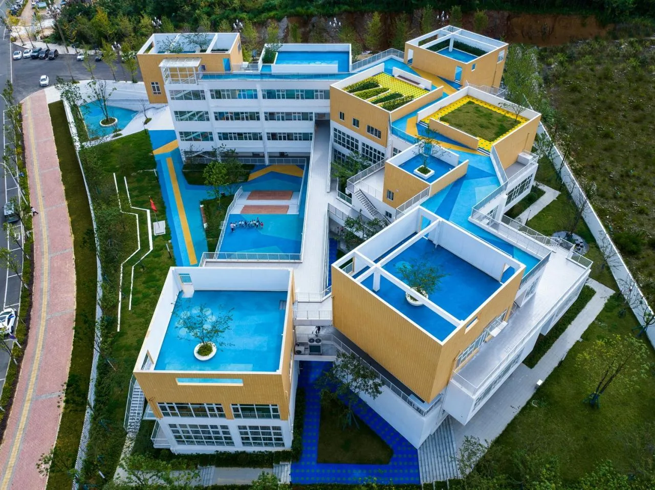 BIM Architecture | Hill Garden Tour: Guiyang Guanshanhu District Sixth Kindergarten Second Branch/Baitao Architecture
