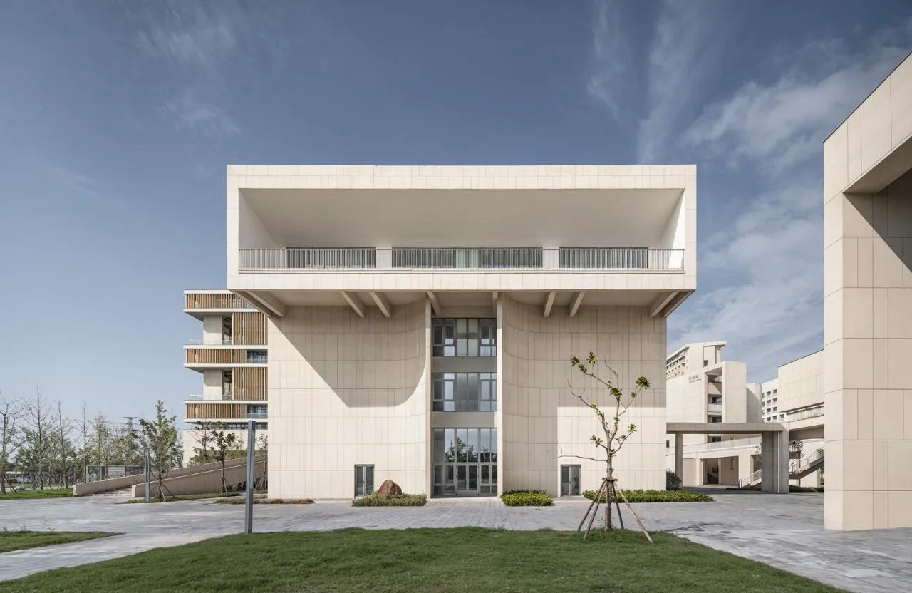 BIM Architecture | Jiangsu Jingjiang Senior High School New Campus/Rong Chaohui Studio